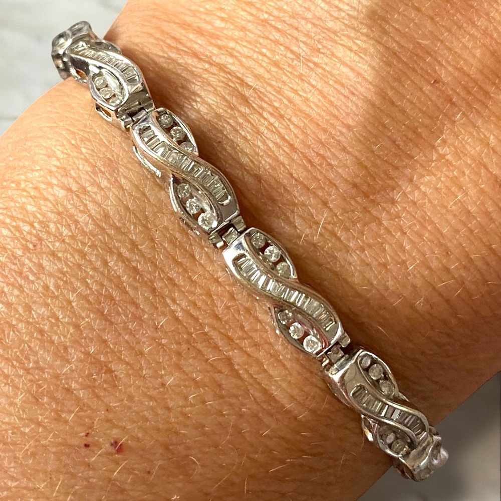 Beautiful Vintage 14K White Gold 2.75 CTW 5mm Wide Diamond 7” Bracelet